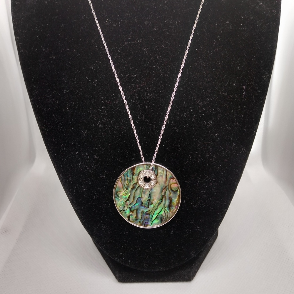Natural abalone circle pendant necklace